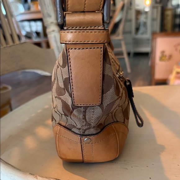 Coach Tan and Brown Signature Shoulder Bag Y2K - Picture 6 of 16